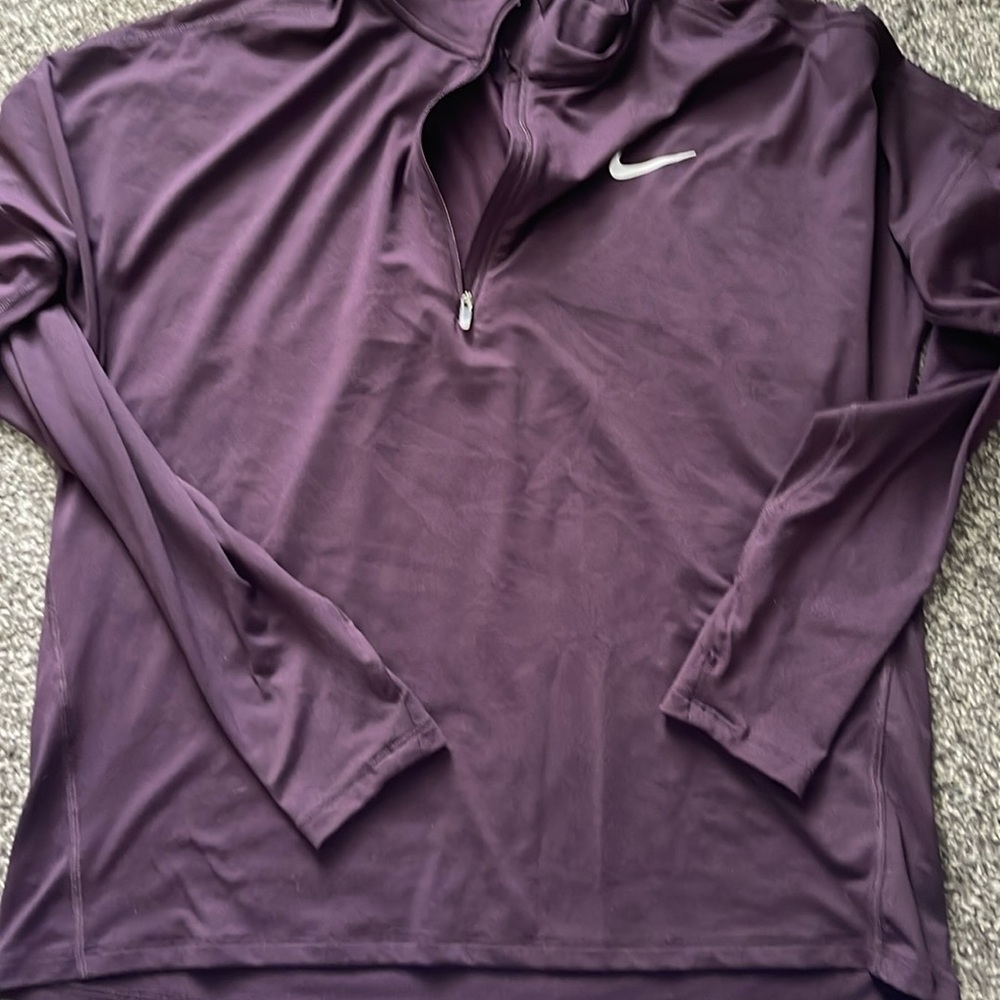 Nike women half zip up, brand new, no tags, reflective back